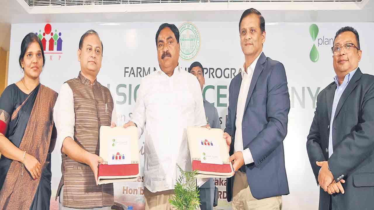 అందరి బంధువు సీఎం కేసీఆర్‌