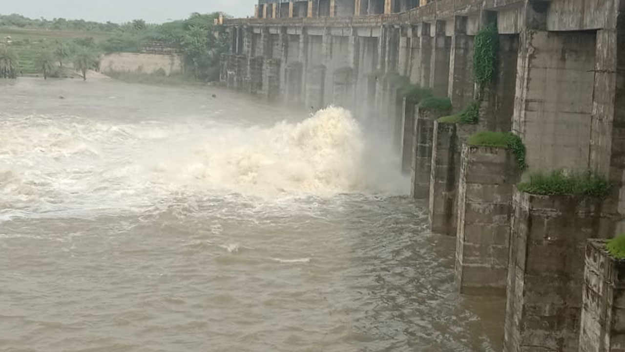 ప్రాజెక్టులకు నిలకడగా వరద