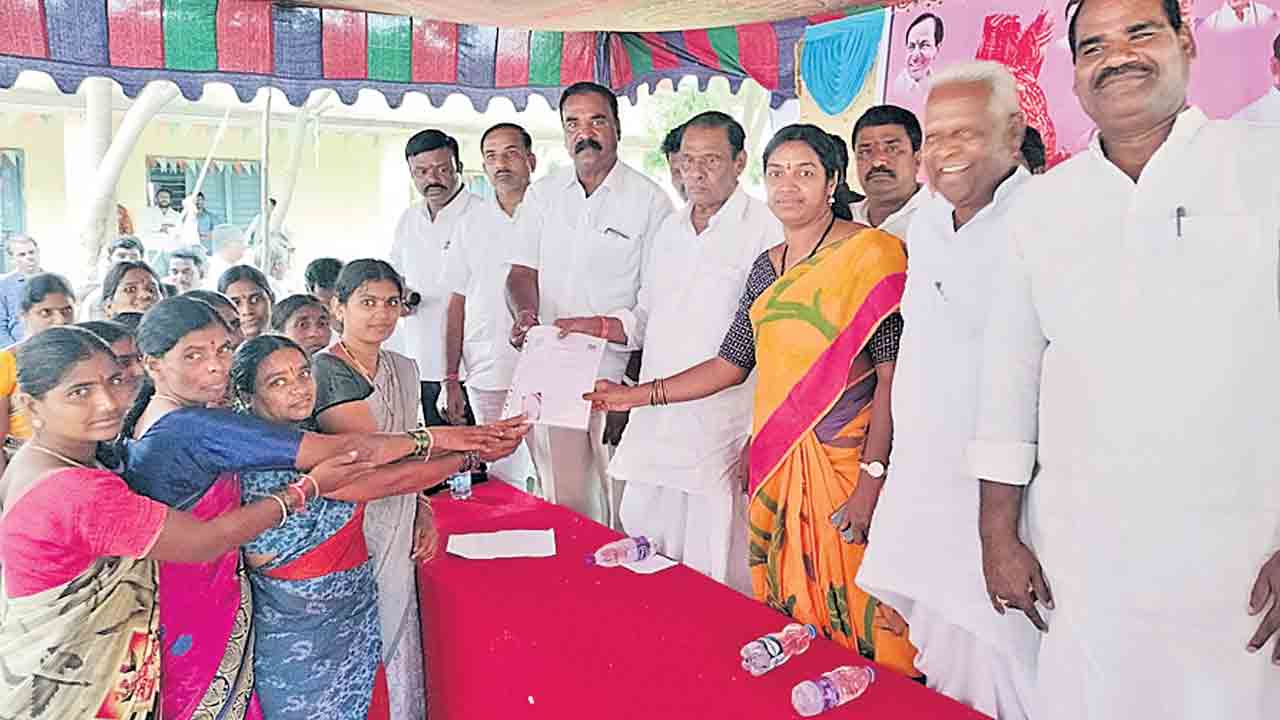 ప్రతి ఇంటికీ సంక్షేమ ఫలాలు