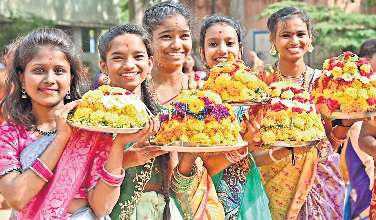 పూల జాతర నేటి నుంచి బతుకమ్మ పండుగ