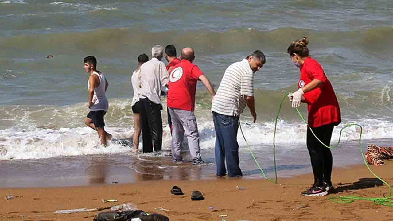 మధ్యదరా సముద్రంలో మునిగిన పడవ.. 77 మంది వలసదారులు మృతి
