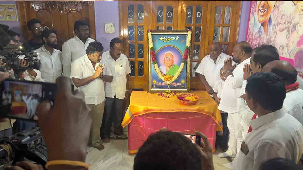 Minister Jogu Ramanna | జోగు రామన్నను పరామర్శించిన మంత్రి గంగుల క‌మ‌లాక‌ర్