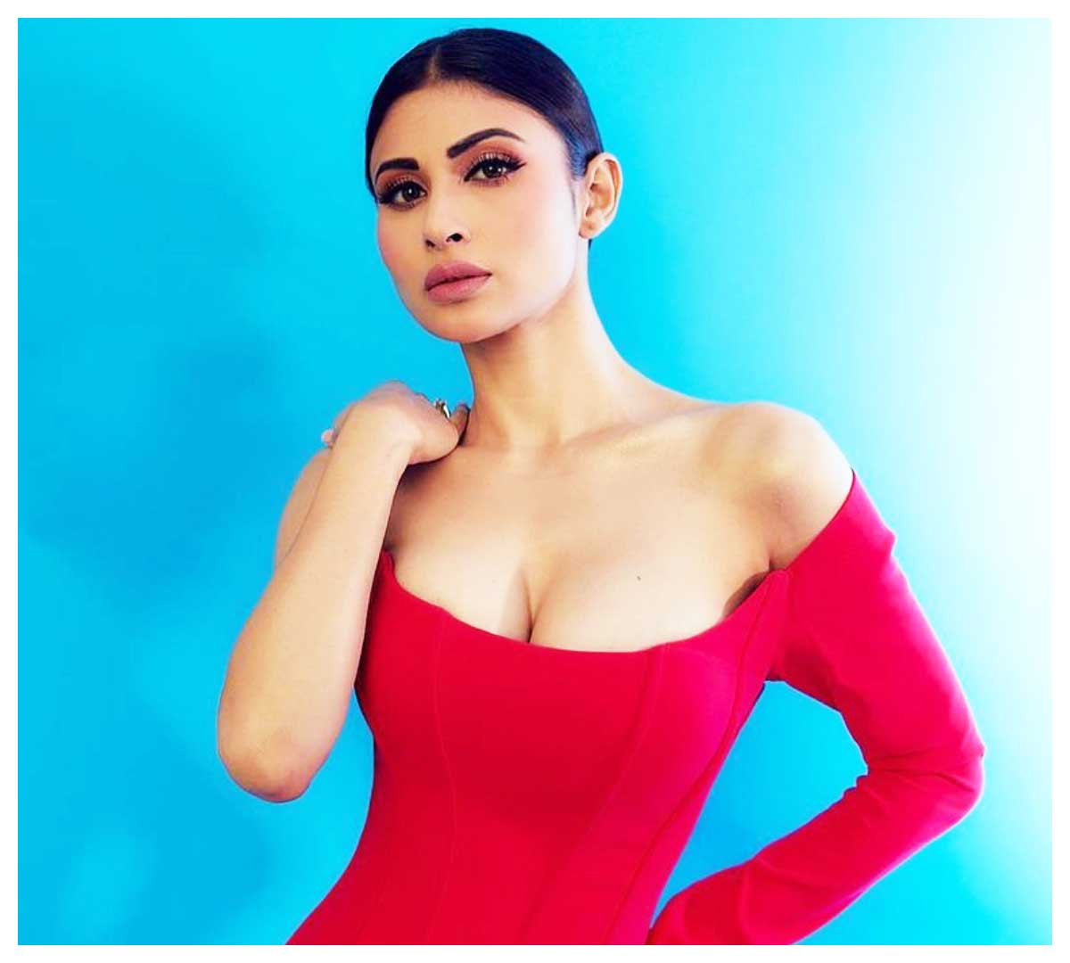 Mouni Roy | గులాబీ అందాల‌తో సెగ‌లు పుట్టిస్తున్న మౌనీ రాయ్‌..