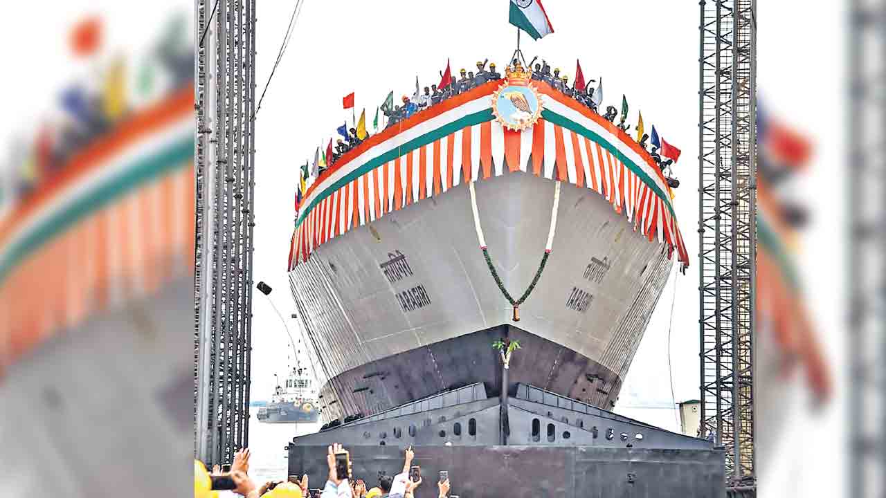 శత్రువుల కళ్లు కప్పేస్తుంది