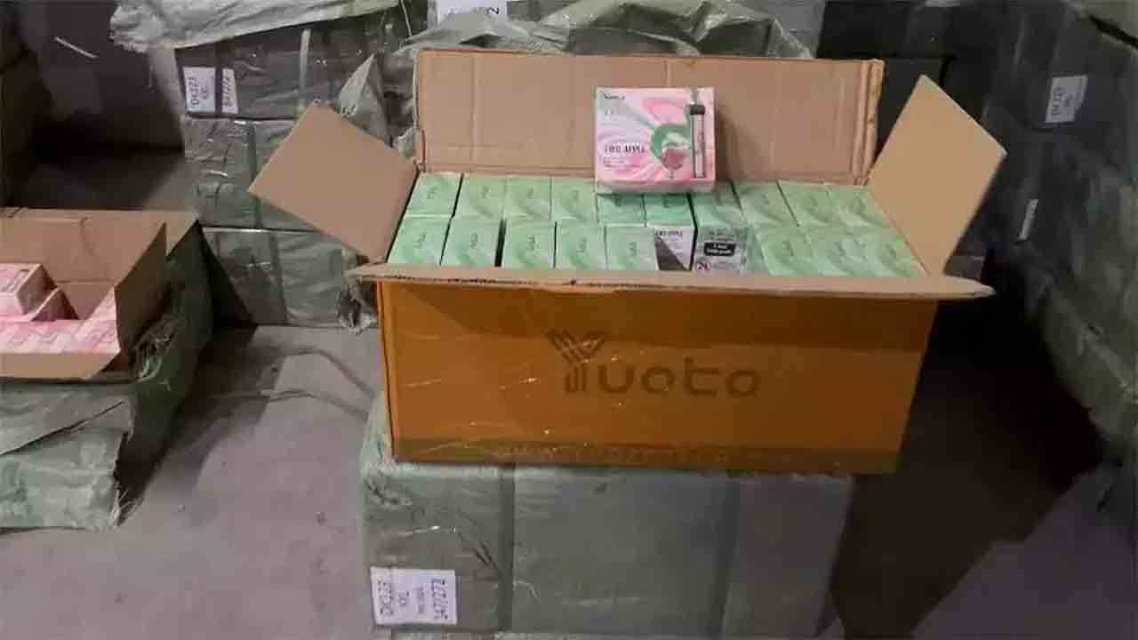 ముంద్రాపోర్టులో భారీగా పట్టుబడిన ఈ-సిగరెట్లు