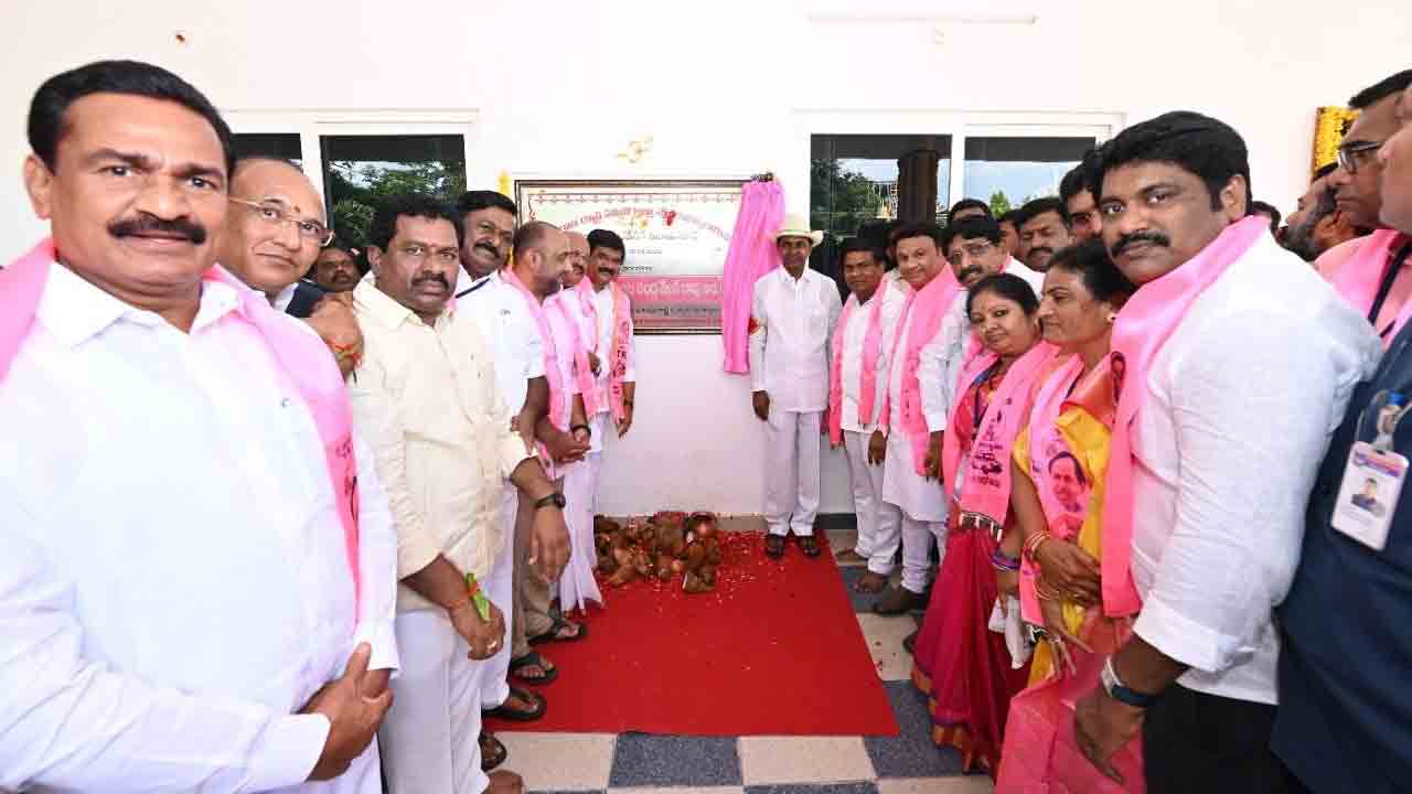 పార్టీ కార్యాలయాన్ని ప్రారంభించిన సీఎం కేసీఆర్‌