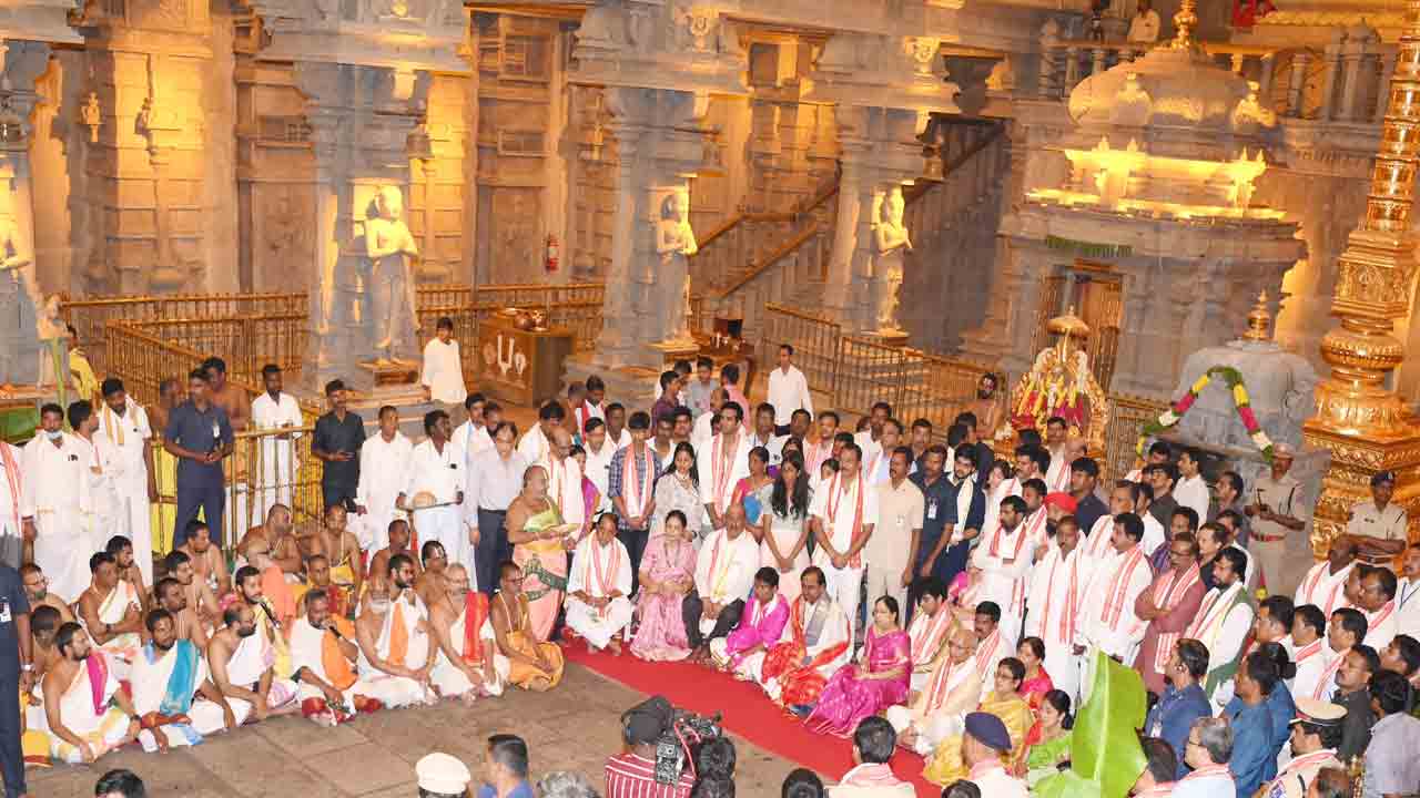 మది నిండా నారసింహుడే..