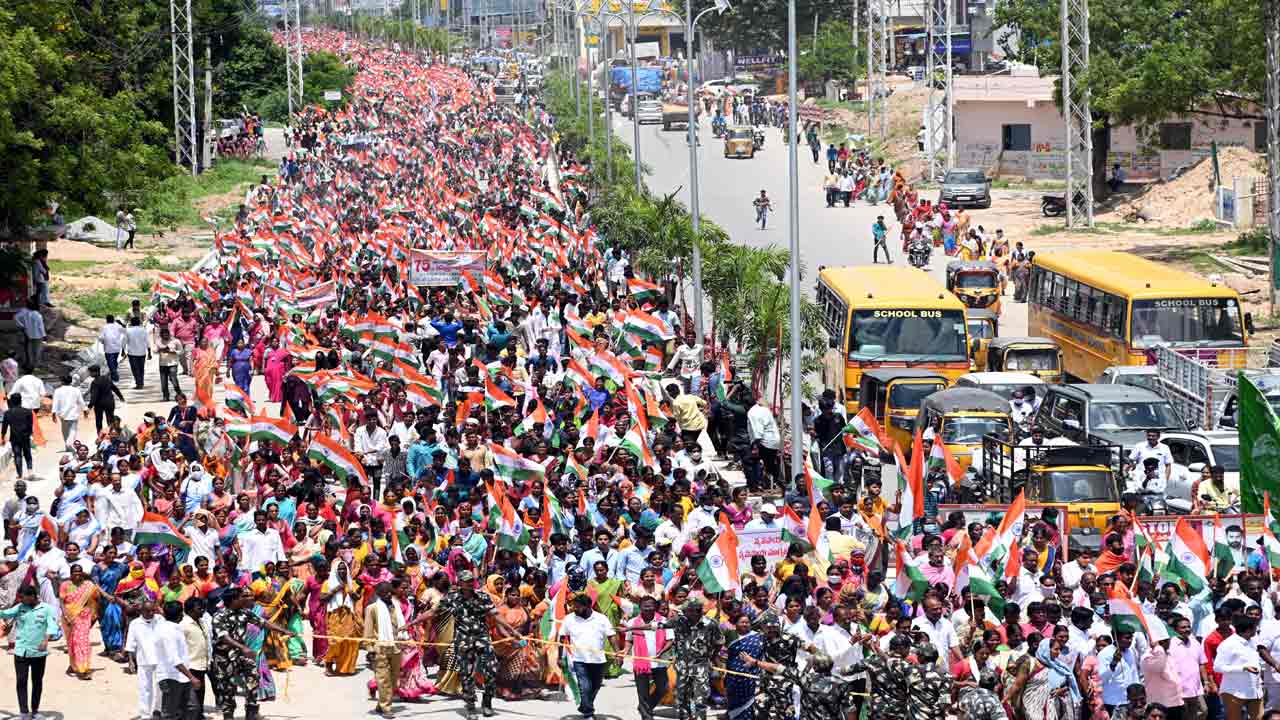 వేల మందితో ఉత్సాహంగా ర్యాలీలు