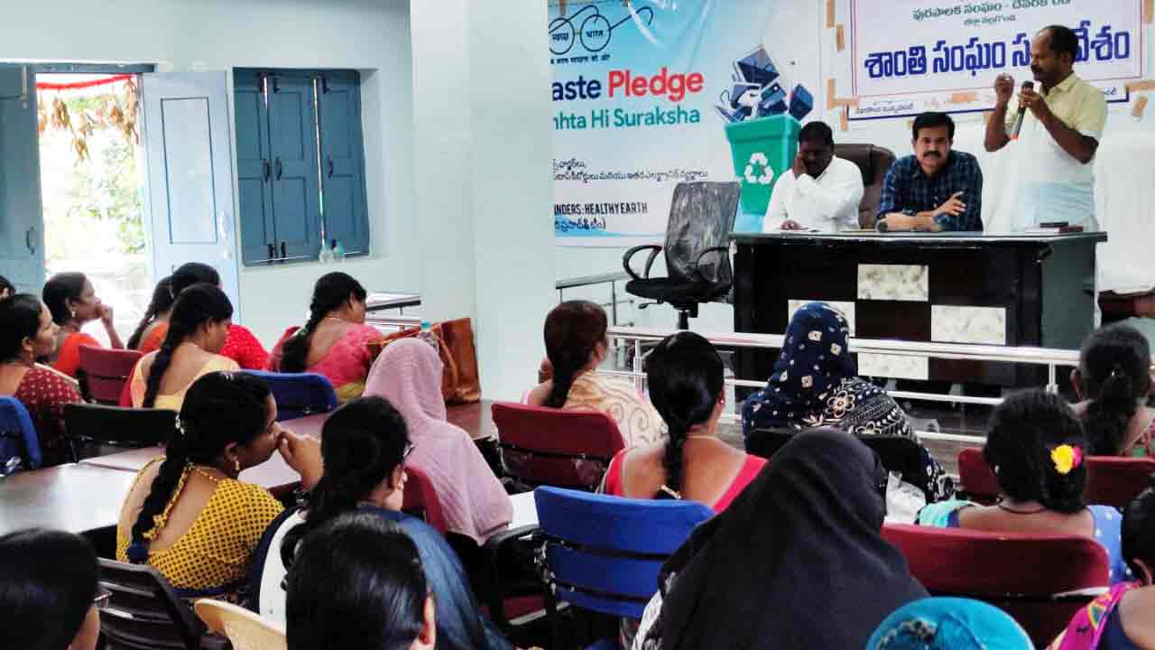 ఓటరు కార్డుకు ఆధార్‌ లింక్‌ చేయాలి