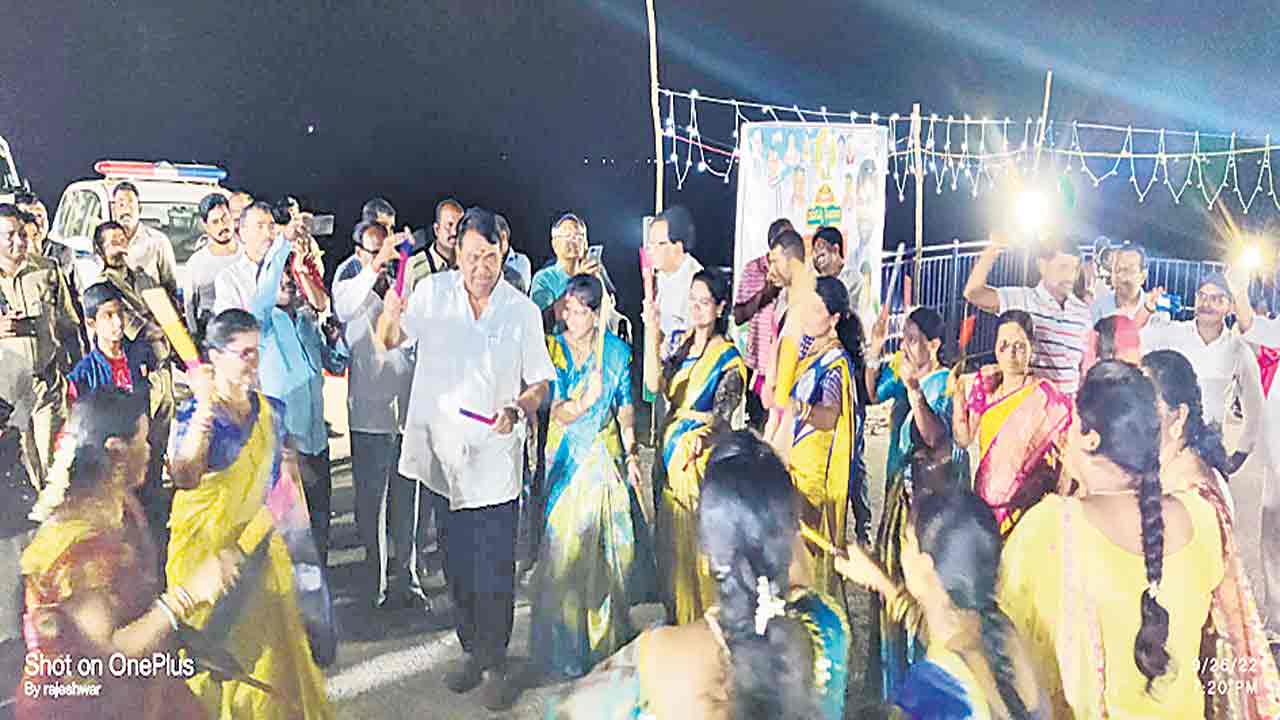 మత్స్యకారులు ఆర్థికాభివృద్ధి సాధించాలి