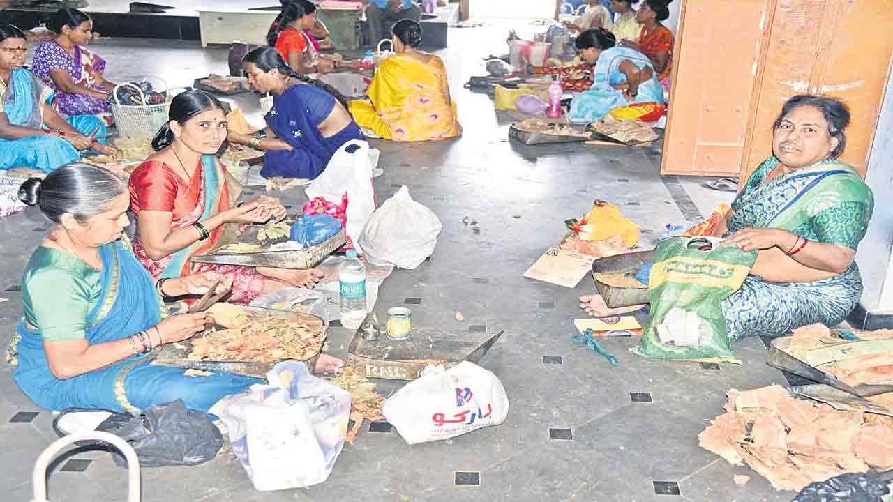 పొగచూరుతున్న బతుకుల్లో వెలుగులు నింపిన సీఎం కేసీఆర్‌