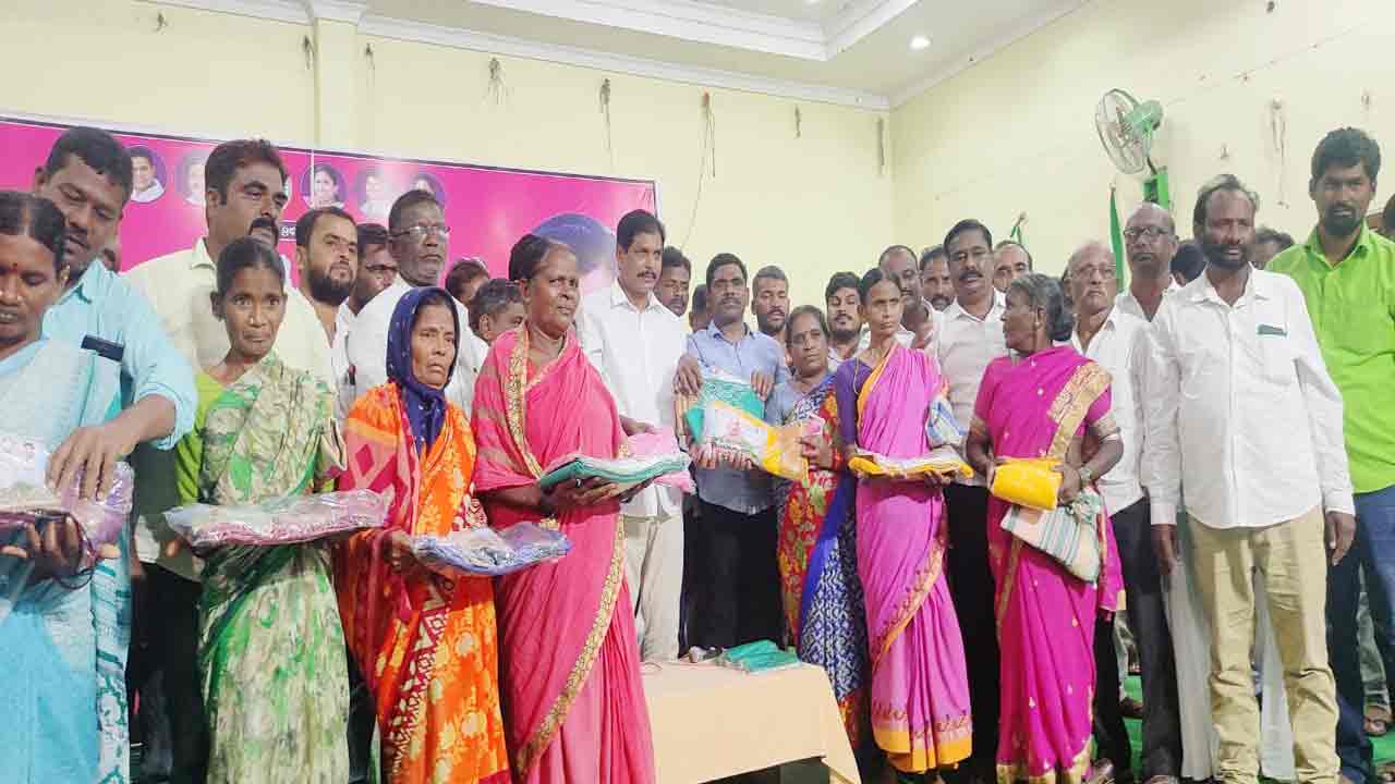 ప్రతి ఇంటికీ సంక్షేమ పథకాలు