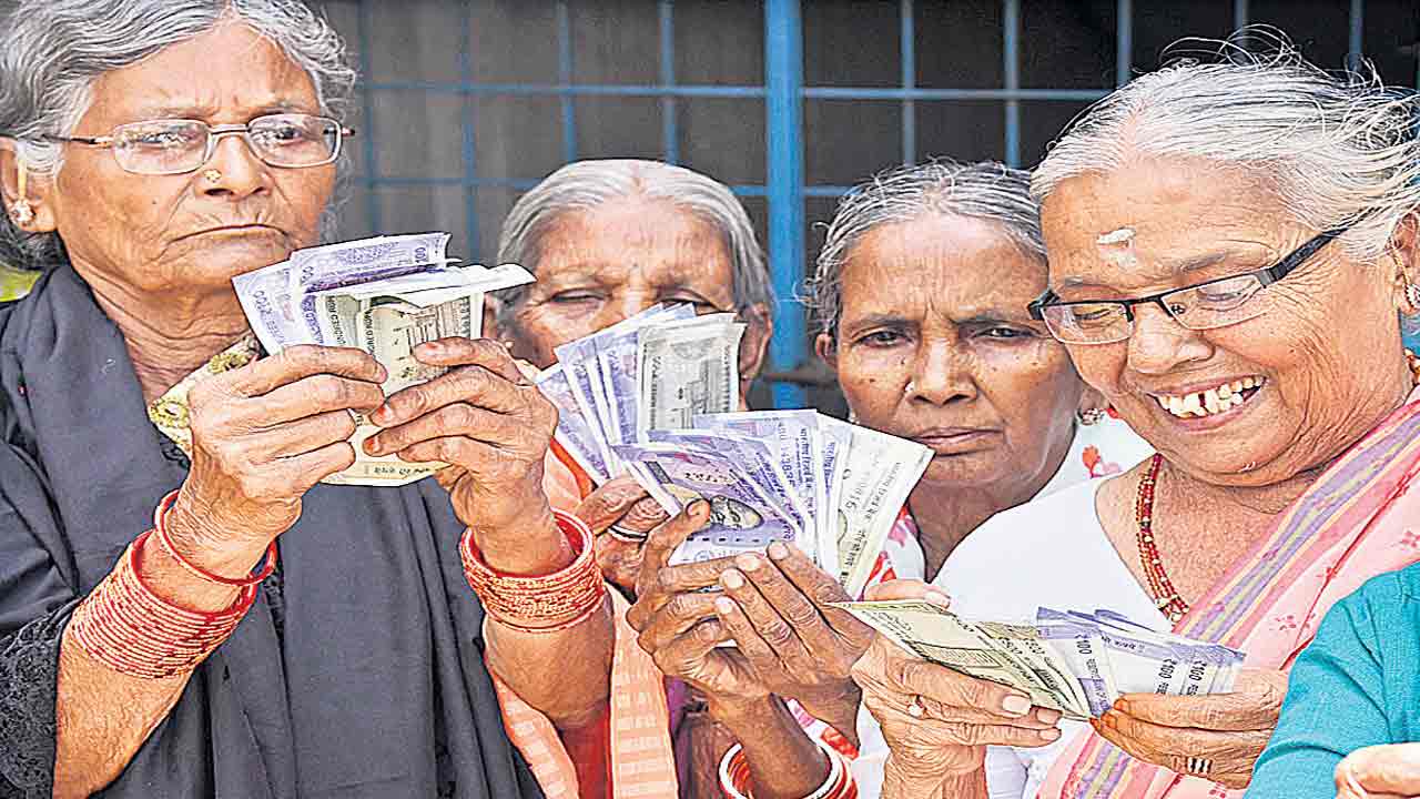 అందరికీ ఆసరా కావాలె