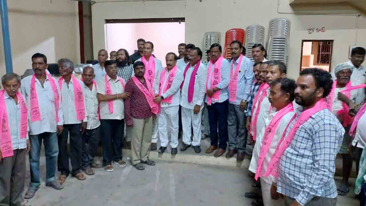 టీఆర్‌ఎస్‌లోకి వలసల జోరు