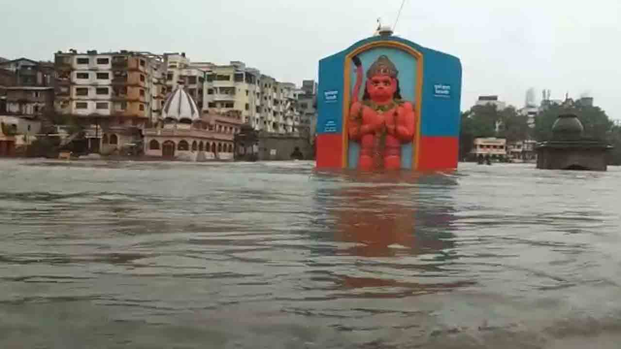 నాసిక్‌ వద్ద పెరిగిన గోదావరి నీటిమట్టం.. మునిగిపోయిన ఆలయాలు