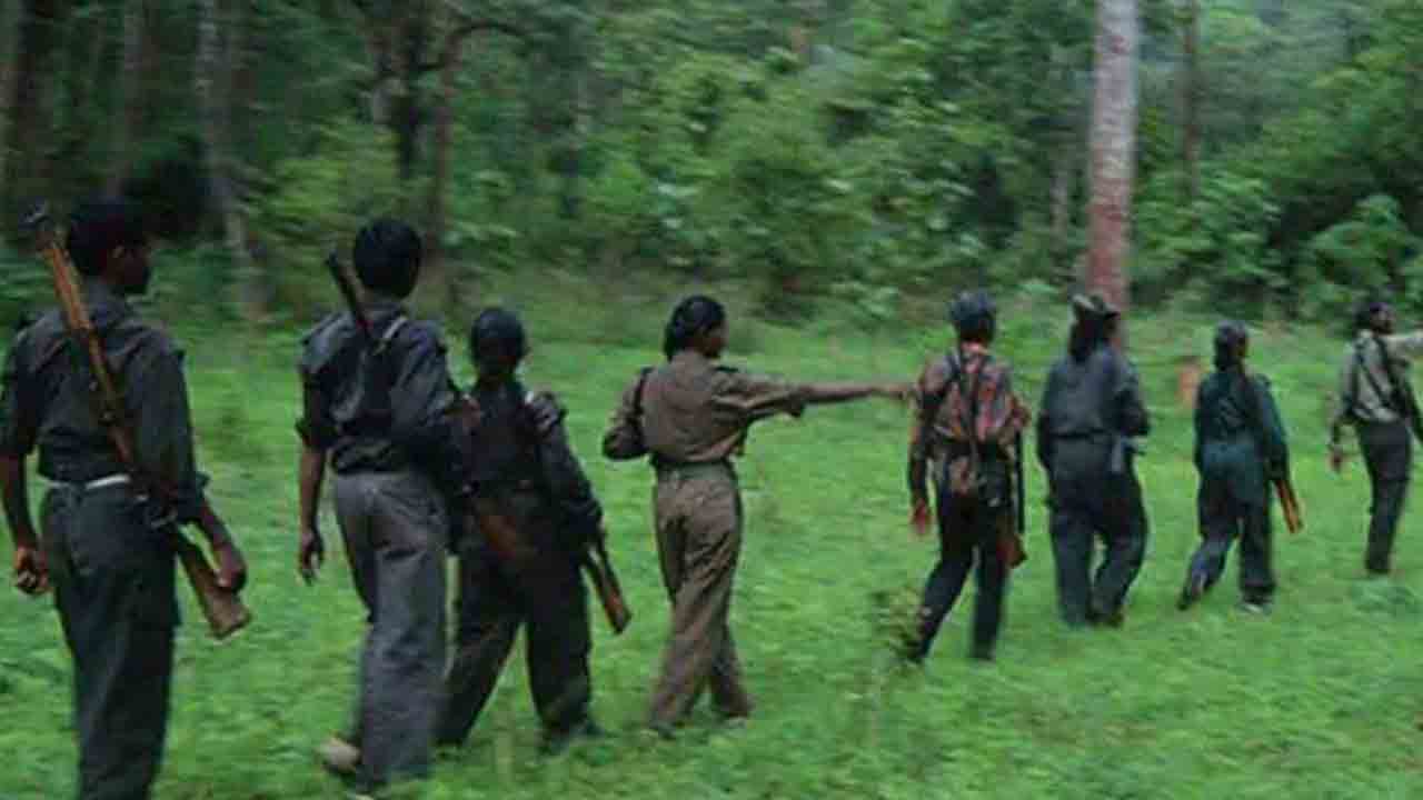 మావోయిస్టు సావిత్రి లొంగుబాటు..!