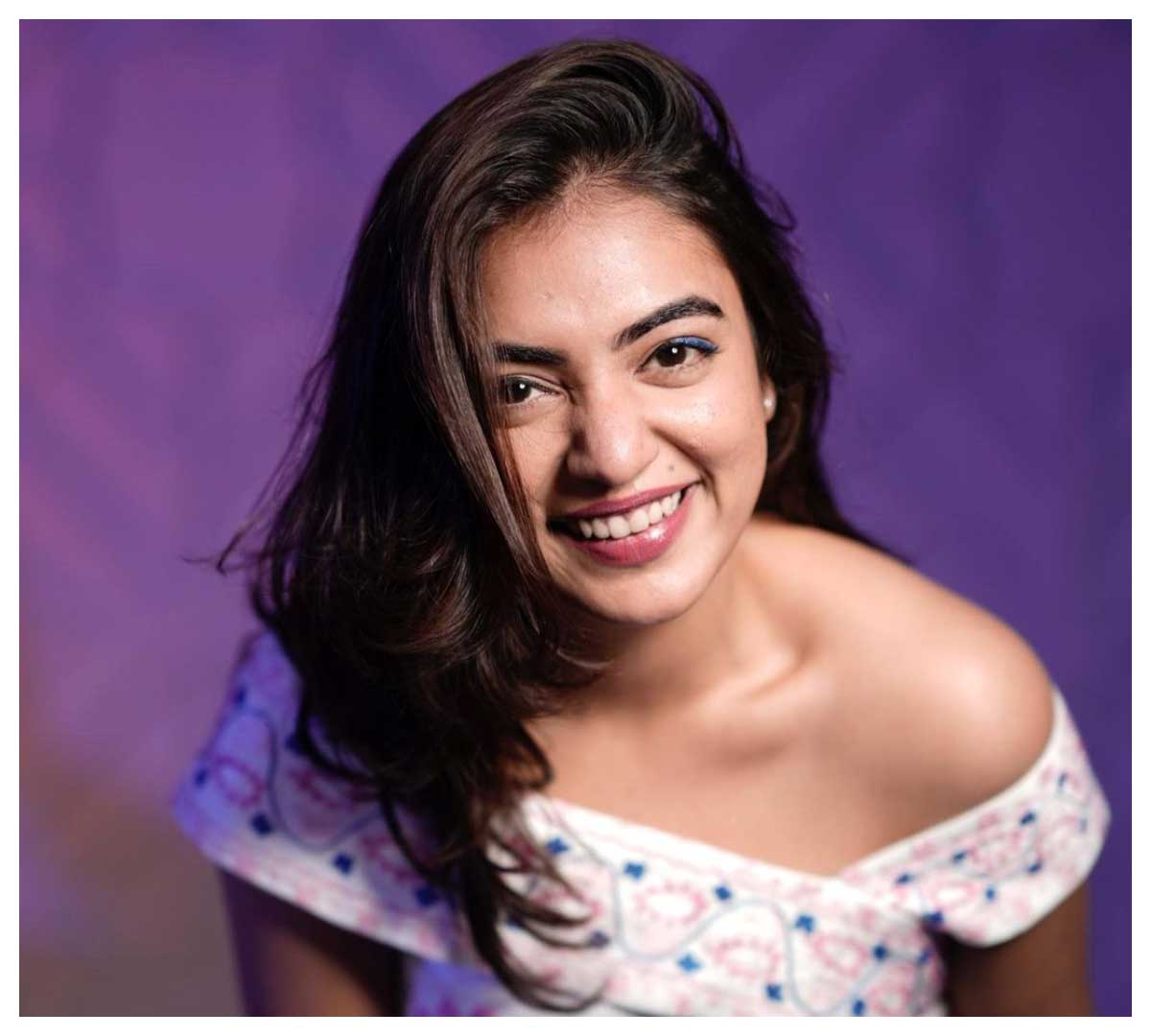 Nazriya Nazim Fahadh | అందమైన నవ్వుతో రోజా పువ్వల్లే మెరిసిపోతున్న నజ్రియా నజీమ్ ఫహద్..