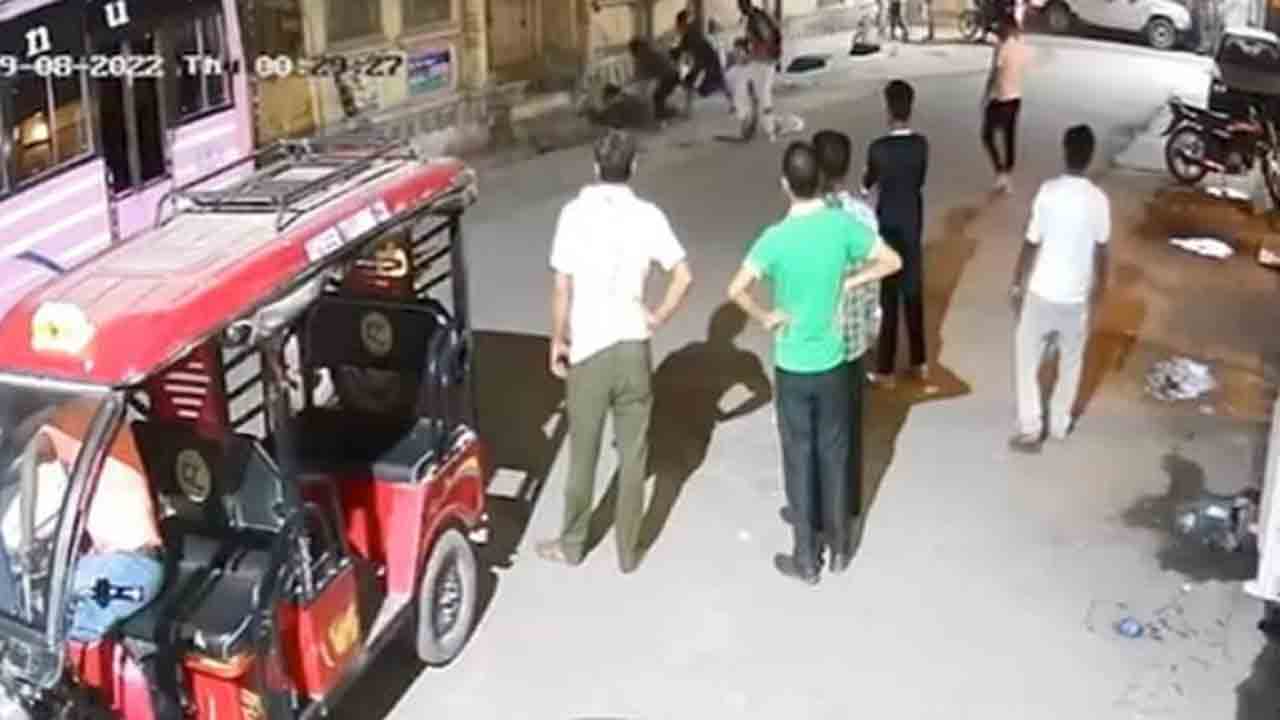 పొగాకు నమిలినందుకు… ఒక వ్యక్తిని దారుణంగా హత్య చేసిన నిహాంగ్‌ సిక్కులు