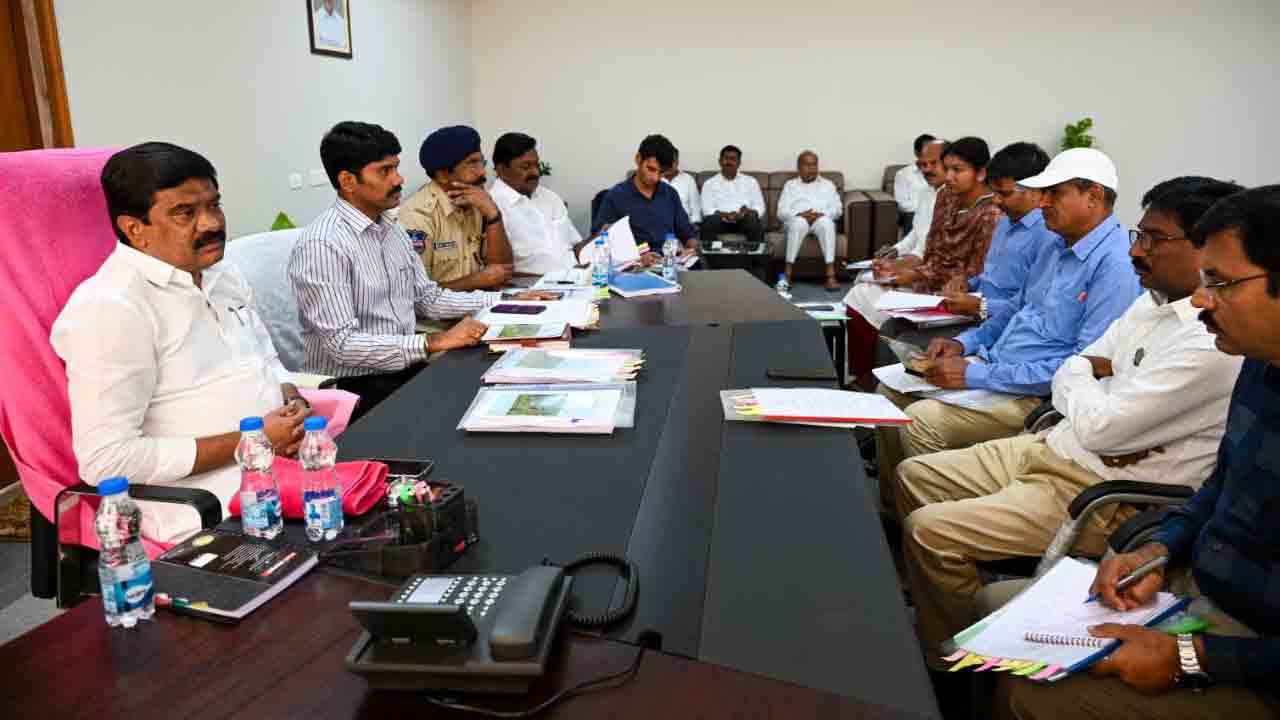 అడ‌వుల‌ను న‌రికేయొద్దు.. ప‌రిర‌క్షించాలి : మంత్రి ప్ర‌శాంత్ రెడ్డి