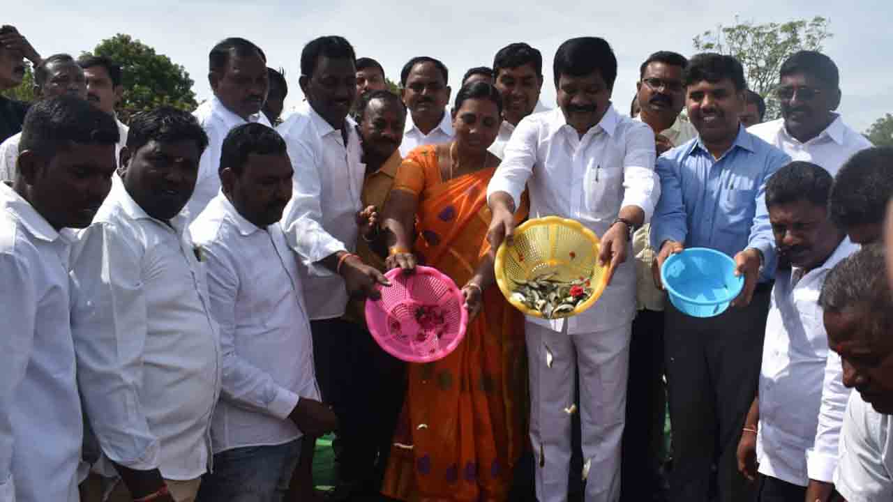 సరికొత్త నీలి విప్లవానికి నాందిపలికిన సీఎం కేసీఆర్‌: మంత్రి ప్రశాంత్‌ రెడ్డి