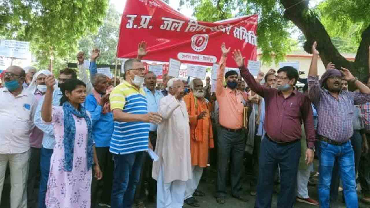 4 నెలలుగా జీతాల్లేవ్‌