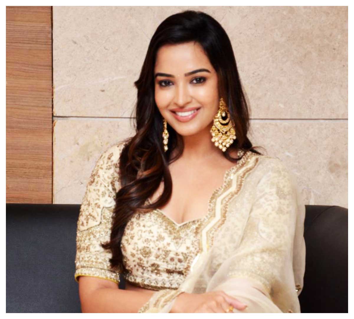 Pujita Ponnada | ఆకాశ వీధుల్లో మూవీ ప్రీ రిలీజ్ ఈవెంట్‌లో మెరిసిన పూజిత పొన్నాడ..