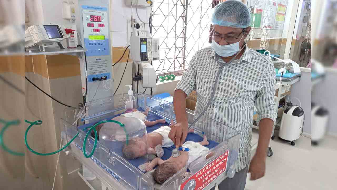 ఒకే కాన్పులో ముగ్గురు ఆడ పిల్ల‌ల‌కు జ‌న్మ‌