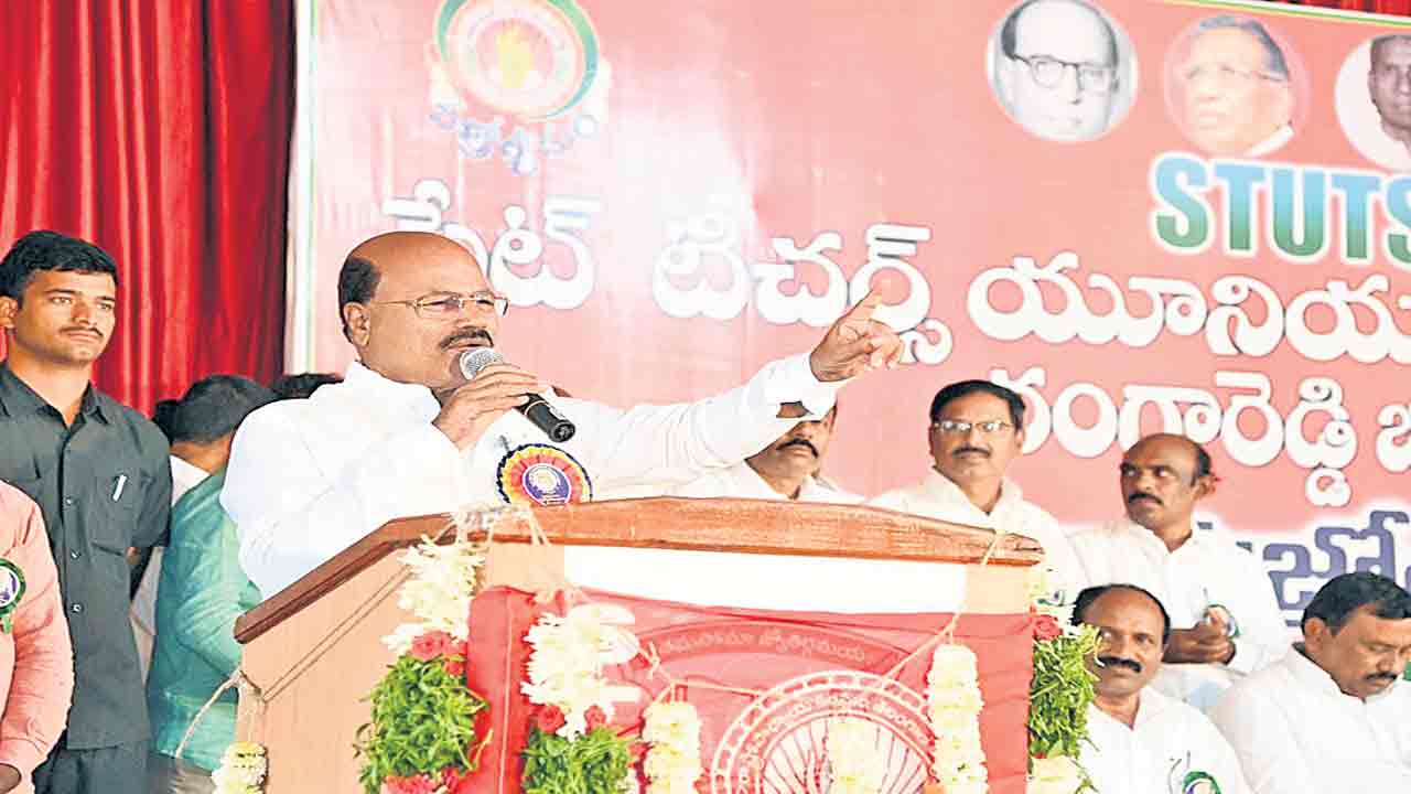 ఉపాధ్యాయుల సమస్యల పరిష్కారానికి కృషి