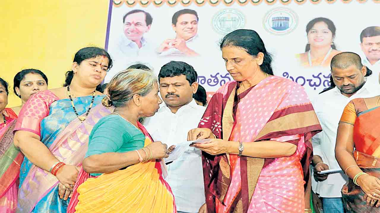 అభివృద్ధి, సంక్షేమం ప్రభుత్వానికి రెండు కండ్లు