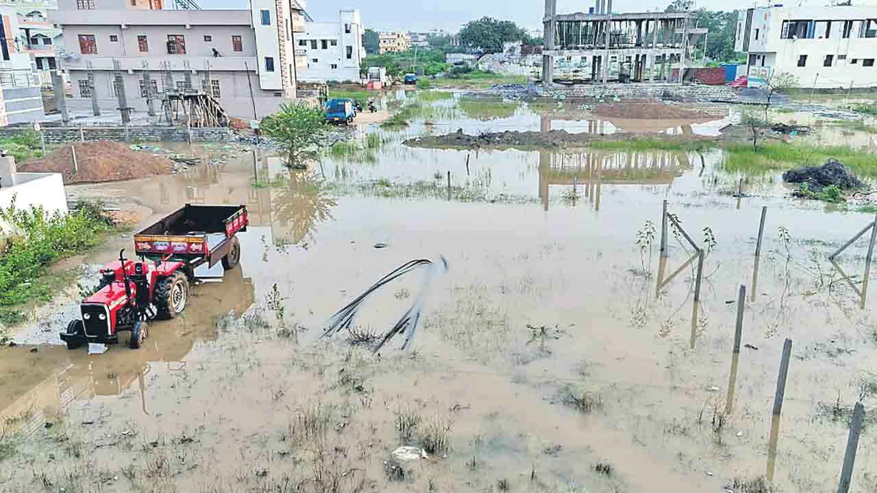 దంచికొట్టిన వాన