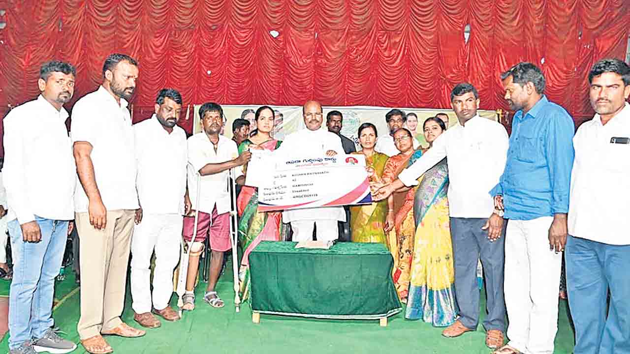 ఆత్మ గౌరవంతో బతకాలనే ఆసరా