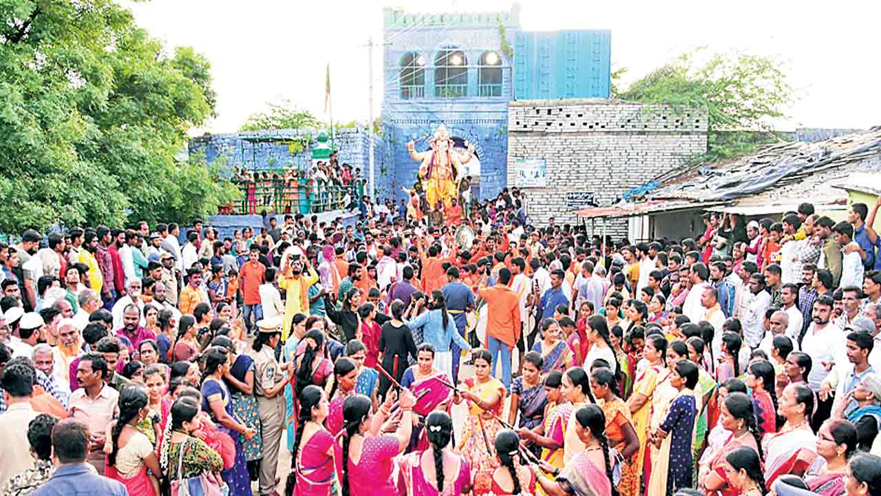 తాండూరులో అంబరాన్నంటిన వినాయక నిమజ్జనోత్సవం