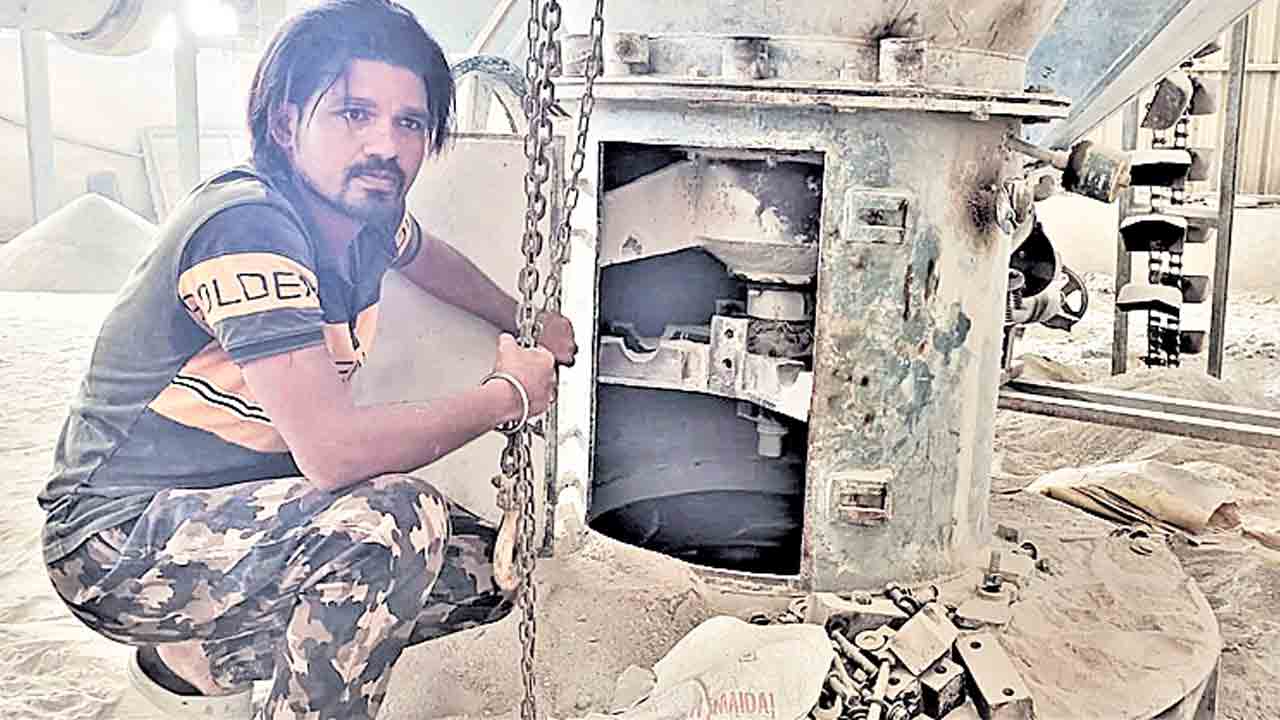 సుద్ద ఫ్యాక్టరీలో భారీ చోరీ