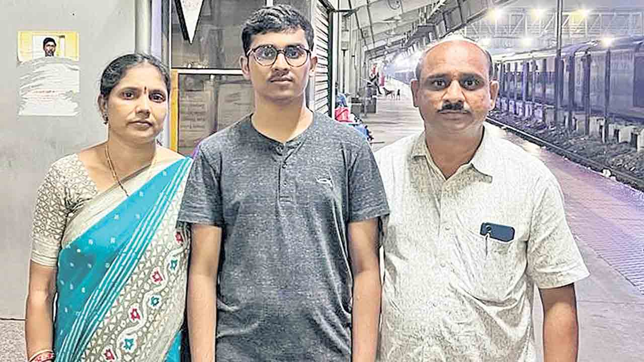 నీట్‌లో వికారాబాద్‌ జిల్లా విద్యార్థుల ప్రతిభ