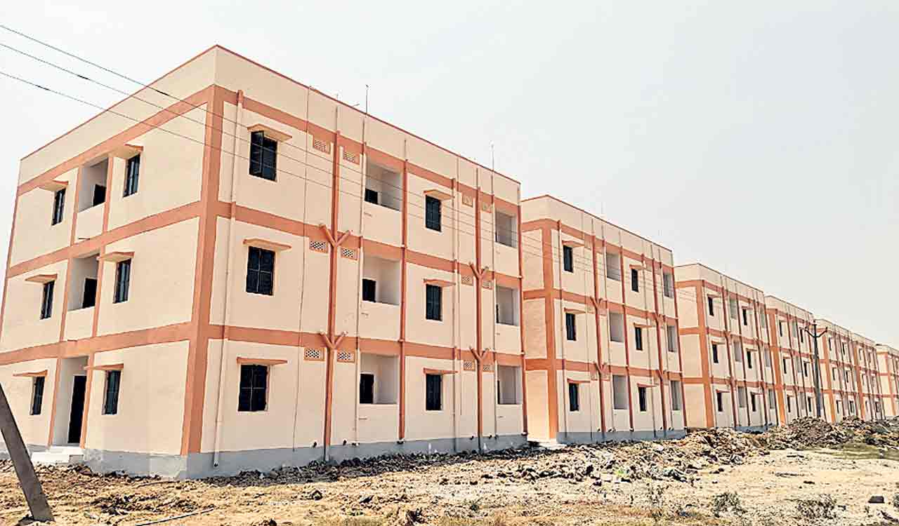 డబుల్‌ ఇండ్లకు.. తుది మెరుగులు