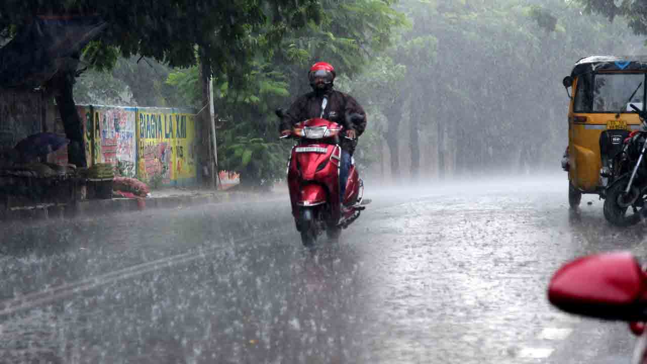 హైదరాబాద్లో పలు ప్రాంతాల్లో భారీ వర్షం