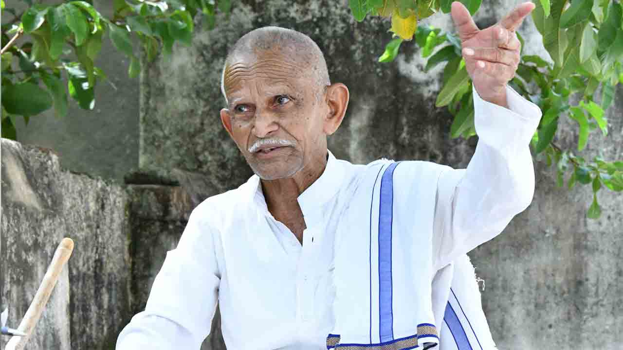 బీజేపీ మత పిచ్చి పార్టీ