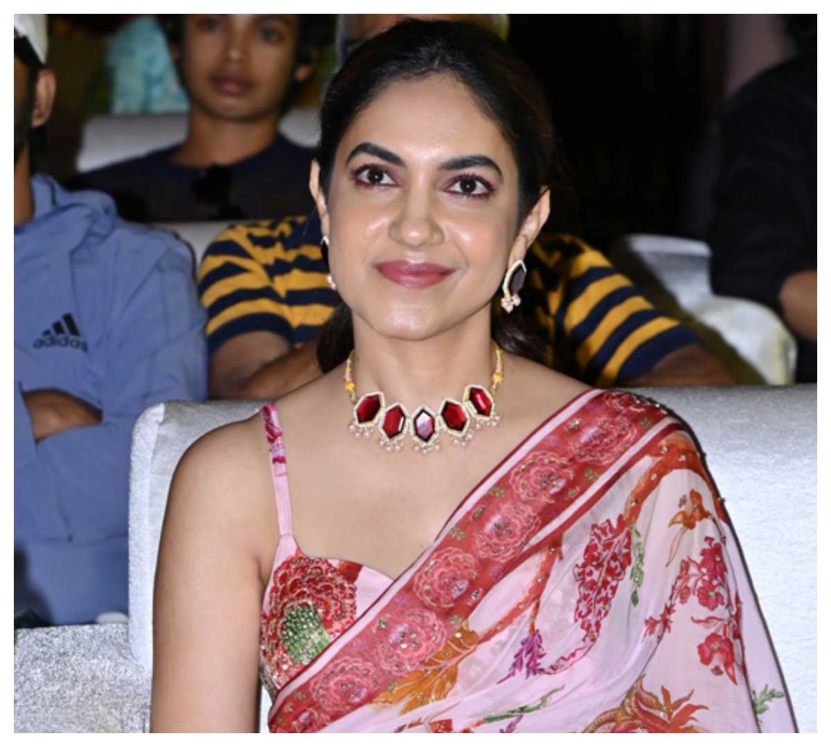 Ritu Varma | ఒకే ఒక జీవితం మూవీ ప్రీ రిలీజ్ ఈవెంట్‌లో రీతూ వర్మ..