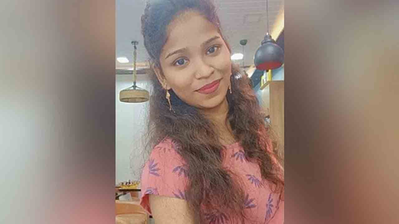 బుర్ఖా ధ‌రించ‌డం లేద‌ని భార్య‌ను క‌త్తితో పొడిచి చంపాడు..