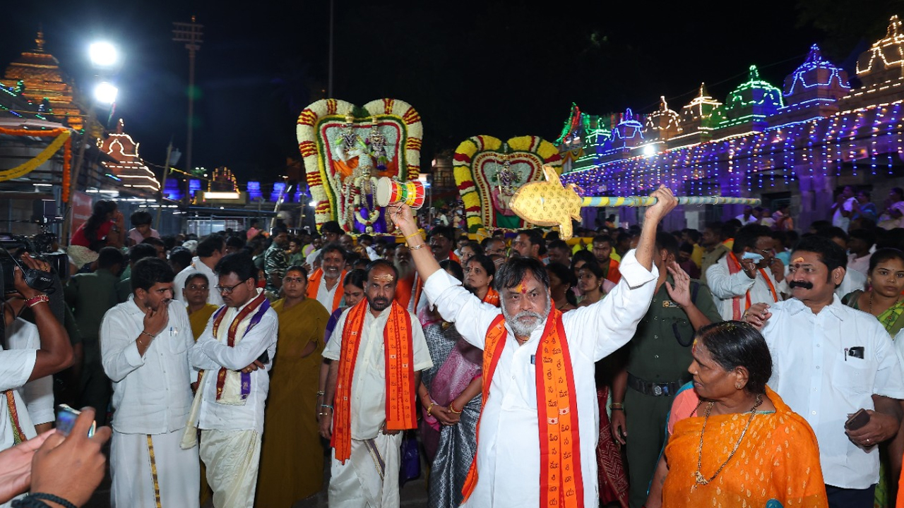 Srisailam | శ్రీశైల పురవీధుల్లో భక్తుల సందడి