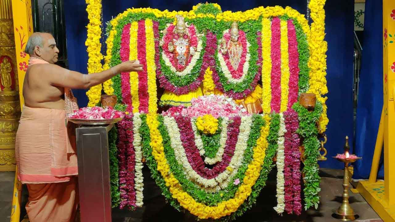 Srisailam | కుమార‌స్వామికి కృత్తిక న‌క్ష‌త్ర పూజ‌లు.. భ్రామ‌రికి ఊయ‌ల సేవ‌