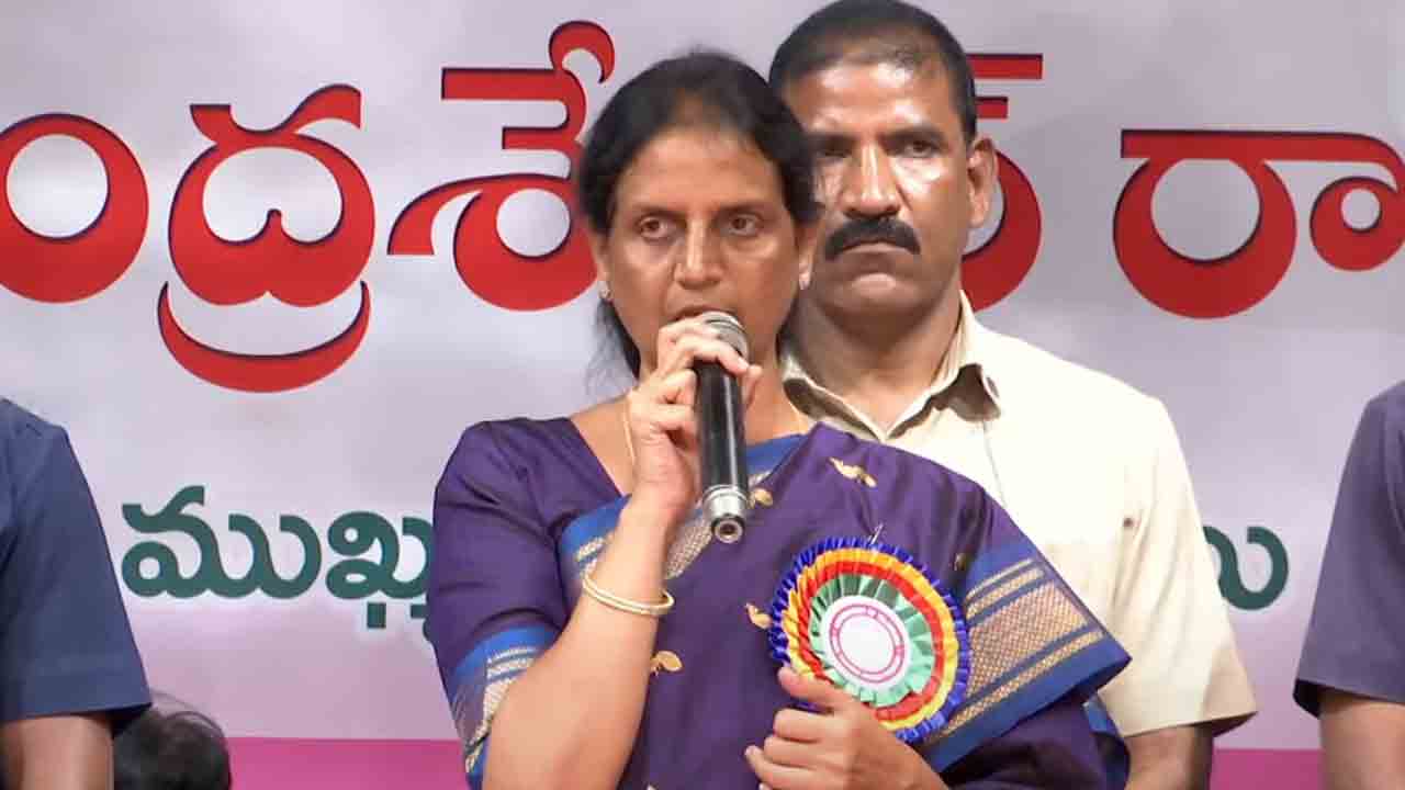 విద్యావ్యవస్థలో దేశమంతా తెలంగాణవైపు చూస్తున్నది: మంత్రి సబిత