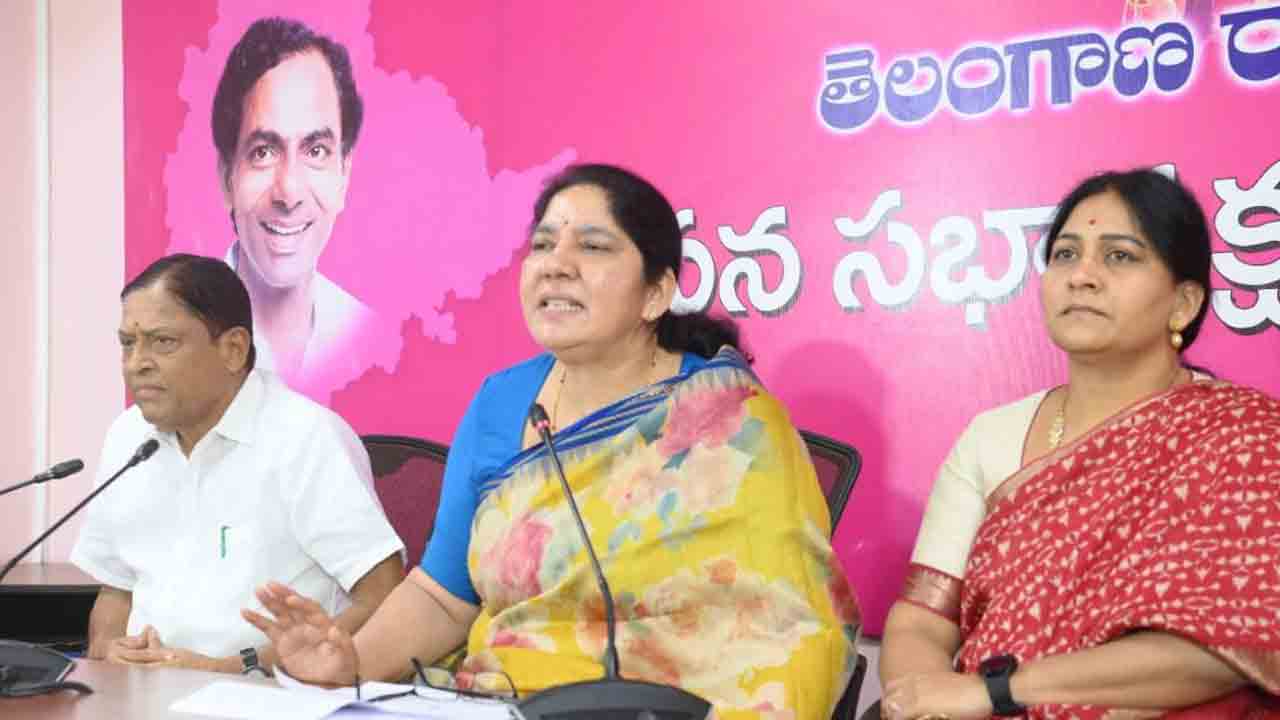 బ‌య్యారం ఉక్కు తెలంగాణ హ‌క్కు.. కిష‌న్ రెడ్డిపై మంత్రి స‌త్య‌వ‌తి ఫైర్‌..