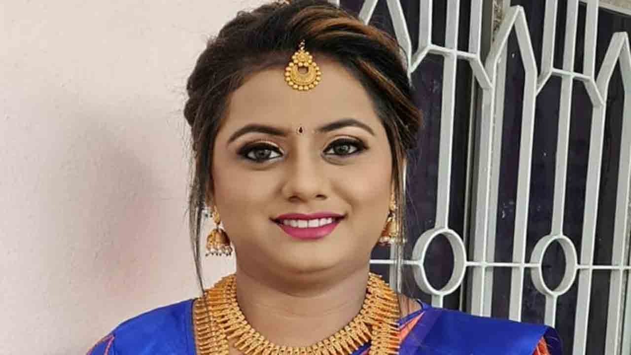 స్కూల్‌ లిఫ్ట్‌లో ఇరుక్కుని… ఉపాధ్యాయురాలు మృతి