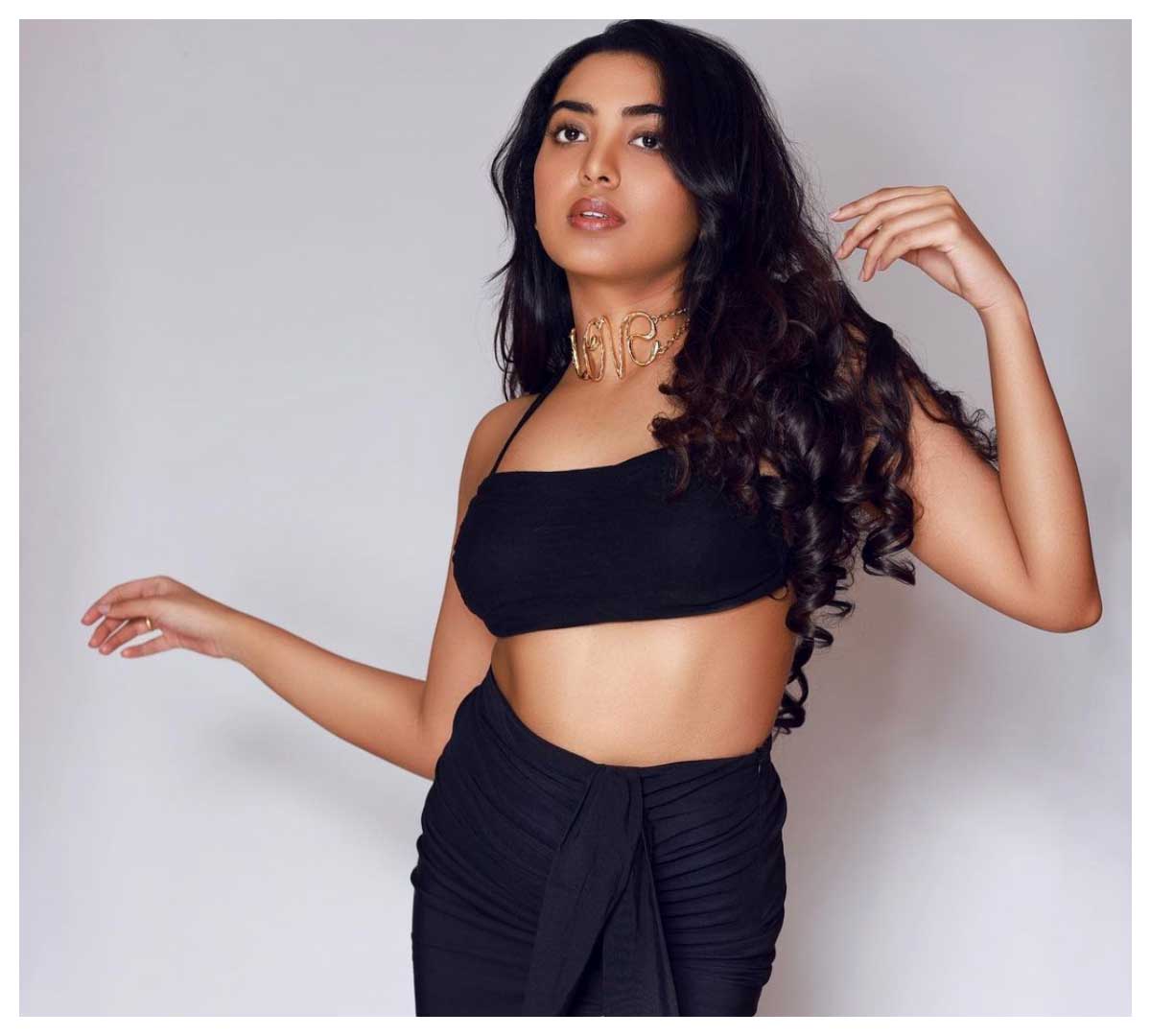 Shivathmika Rajashekar | బ్లాక్ డ్రెస్‌లో హొయ‌లు పోయిన శివాత్మిక రాజశేఖర్..