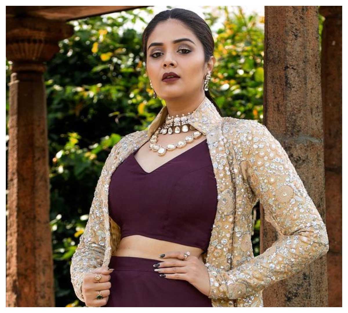 Sreemukhi | సరికొత్త పోజులతో అలరిస్తున్న శ్రీ‌ముఖి..