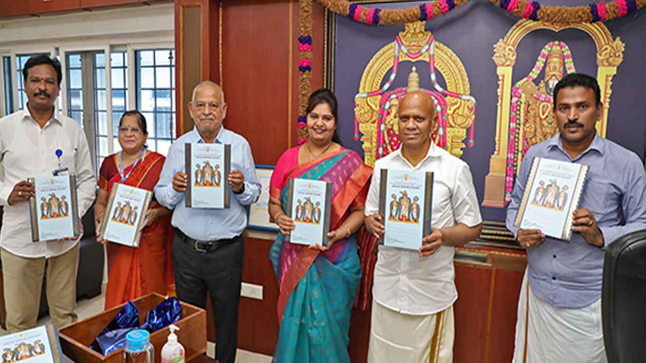 శ్రీవారి సాల‌క‌ట్ల బ్రహ్మోత్సవాల బుక్‌లెట్ ఆవిష్కరణ
