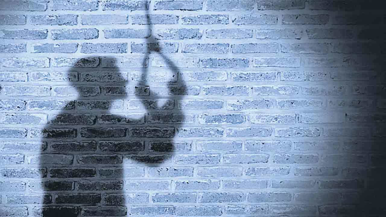 ఉసురు తీస్తున్న కుటుంబ సమస్యలు!