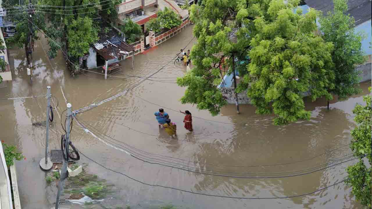 సూర్యాపేటలో కుండపోతగా వర్షం..