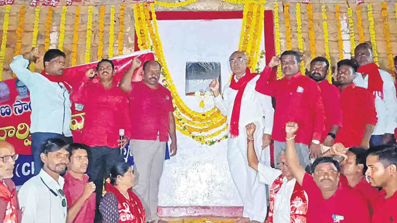 ఏ మొఖం పెట్టుకొని వస్తున్నవ్‌